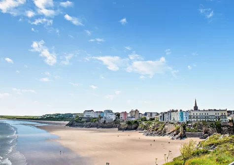 Tenby's North Beach is a long sandy beach set against a backdrop of cliffs on one side and Tenby town & the picturesque harbour on the other