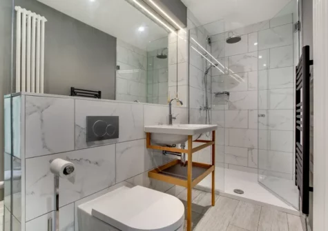 Bathroom #1 at Laughing Seagull, Saundersfoot