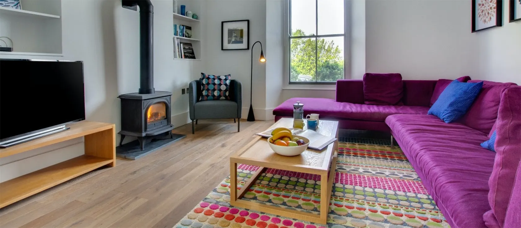 Laughing Seagull, Saundersfoot is ideal for those who can't choose between traditional or modern. An old stone cottage on the outside, inside it's an airy modern space packed with colour and personality. Comfortable and fun, it's perfect for families