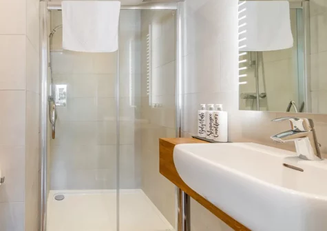 Bedroom #2 & en-suite at Lexden, Saundersfoot