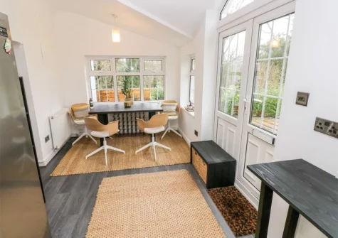 The kitchen & dining area at Little Bobbins, Saundersfoot