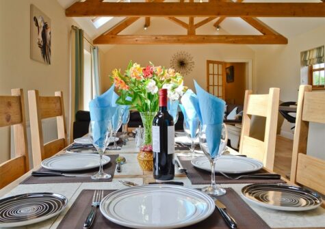 The dining area at Llanlliwe Cottage, Henllan Amgoed