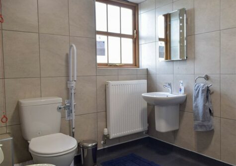 Bedroom #2 en-suite at Llanlliwe Cottage, Henllan Amgoed