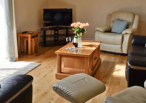 Llanlliwe Cottage, Henllan Amgoed