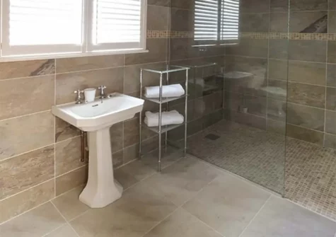 The bathroom at Llety'r Llwynog, Llanfallteg West