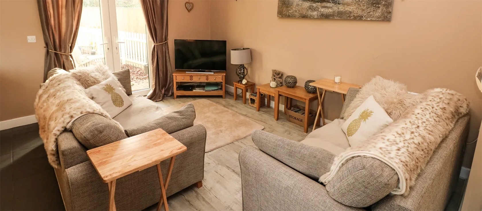 Love Cottage, Redberth is a cosy, all-ground-floor retreat, with a well-equipped kitchen, a comfortable seating area, and enclosed courtyard. Ideally located for exploring South Wales, it's close to St Florence & the popular seaside resort of Tenby.