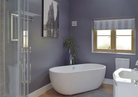 The bathroom at Manor Lodge Stables, Wiston