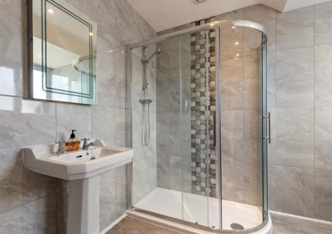 Bedroom #1 en-suite at Maynor, Kilgetty