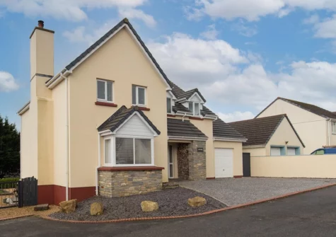 Outside Maynor, Kilgetty