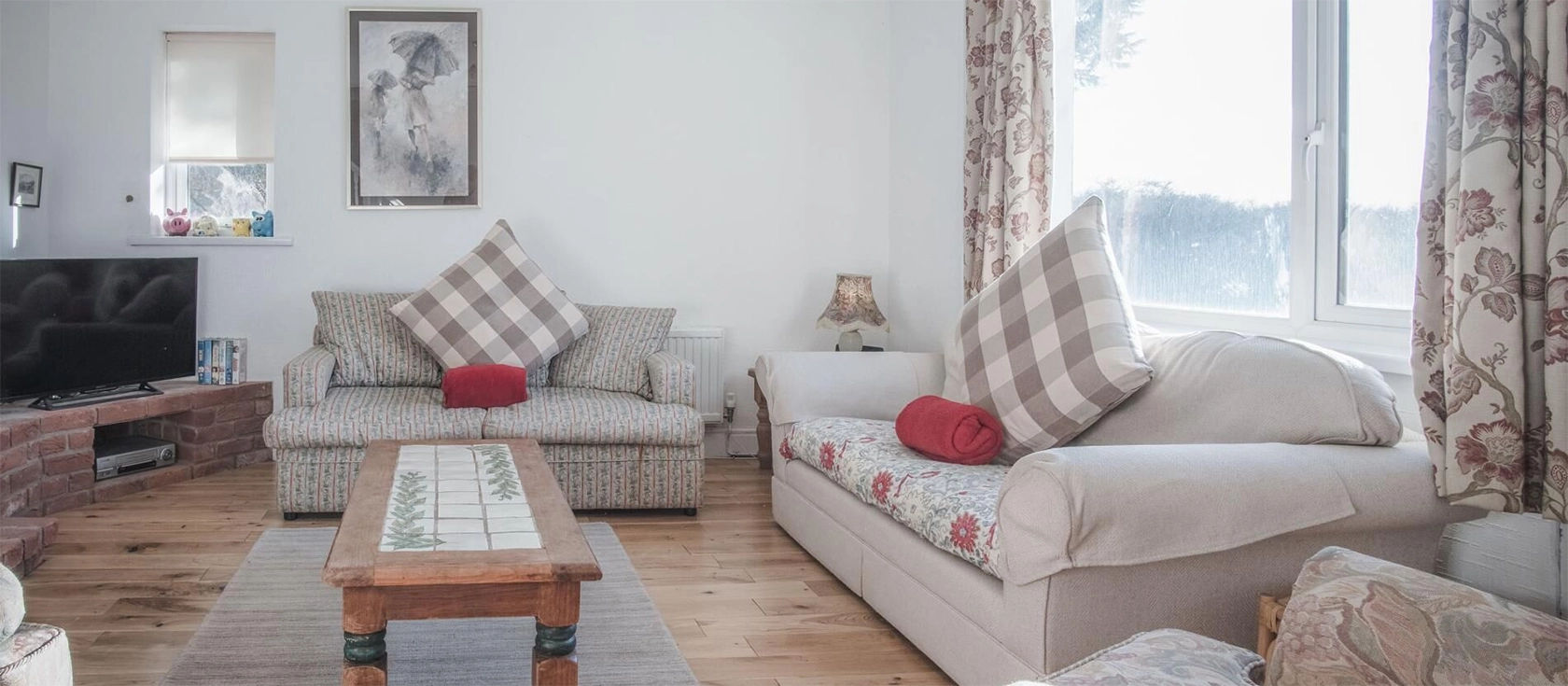 Maytree Cottage is perfectly located just 250m from Tenby South Beach and an easy walk from the other beaches and town centre. This pet-friendly, four-bedroom house has an open-plan living area, a second sitting room, a large garden and parking.