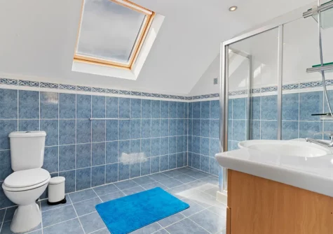 The first floor bathroom at Meadow Farm, Tenby