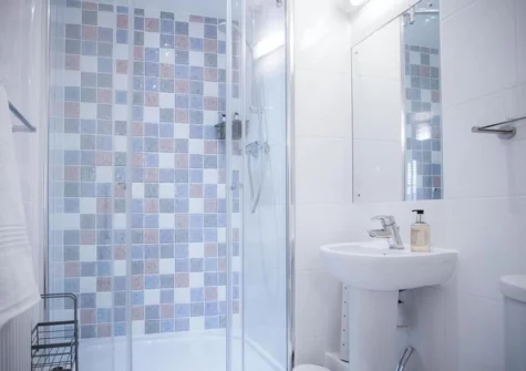 Bedroom #1 en-suite at Minarvon, Saundersfoot