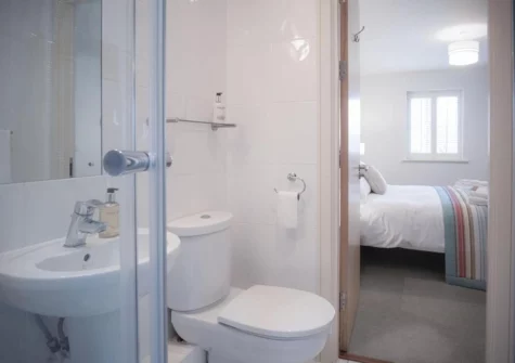 Bedroom #1 en-suite at Minarvon, Saundersfoot