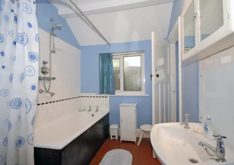 The bathroom at Monkstone View, Saundersfoot