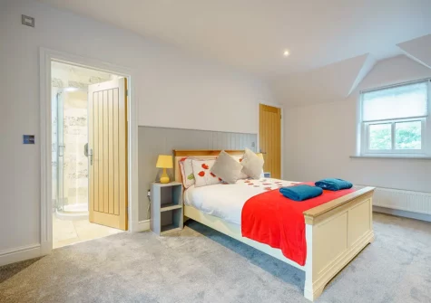 Bedroom #1 & en-suite at Oak Tree House, Saundersfoot