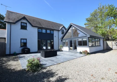 The patio & alfresco dining area at Oak Tree House, Saundersfoot