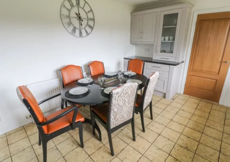 The dining area at Oakland Cottage, Wisemans Bridge