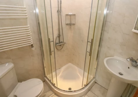 Bedroom #1 en-suite at Oakland Cottage, Wisemans Bridge