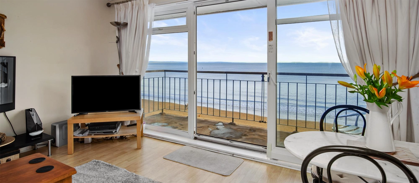 On The Beach, Saundersfoot is a seaside haven offering direct beach access, ideal for couples or small families seeking a coastal retreat. This top-floor cottage boasts stunning sea views of the Pembrokeshire coast, extending to Devon on clear days.