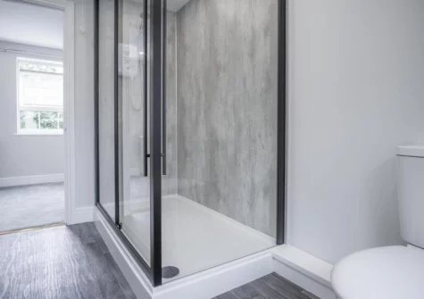 Bedroom #1 en-suite at Pendeilo Villa, Amroth