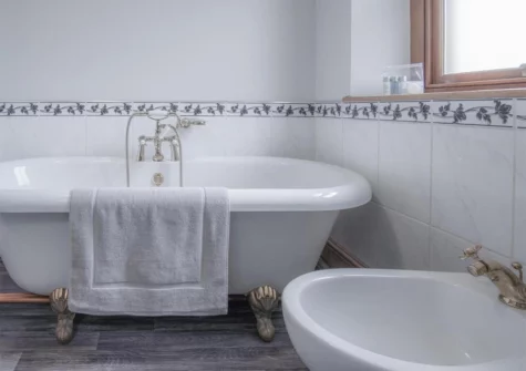 The bathroom at Pendeilo Villa, Amroth