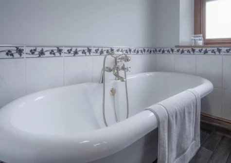 The bathroom at Pendeilo Villa, Amroth