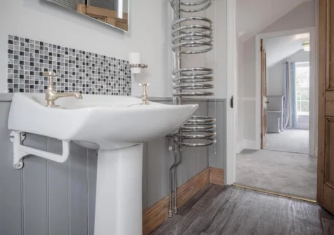 The bathroom at Pendeilo Villa, Amroth
