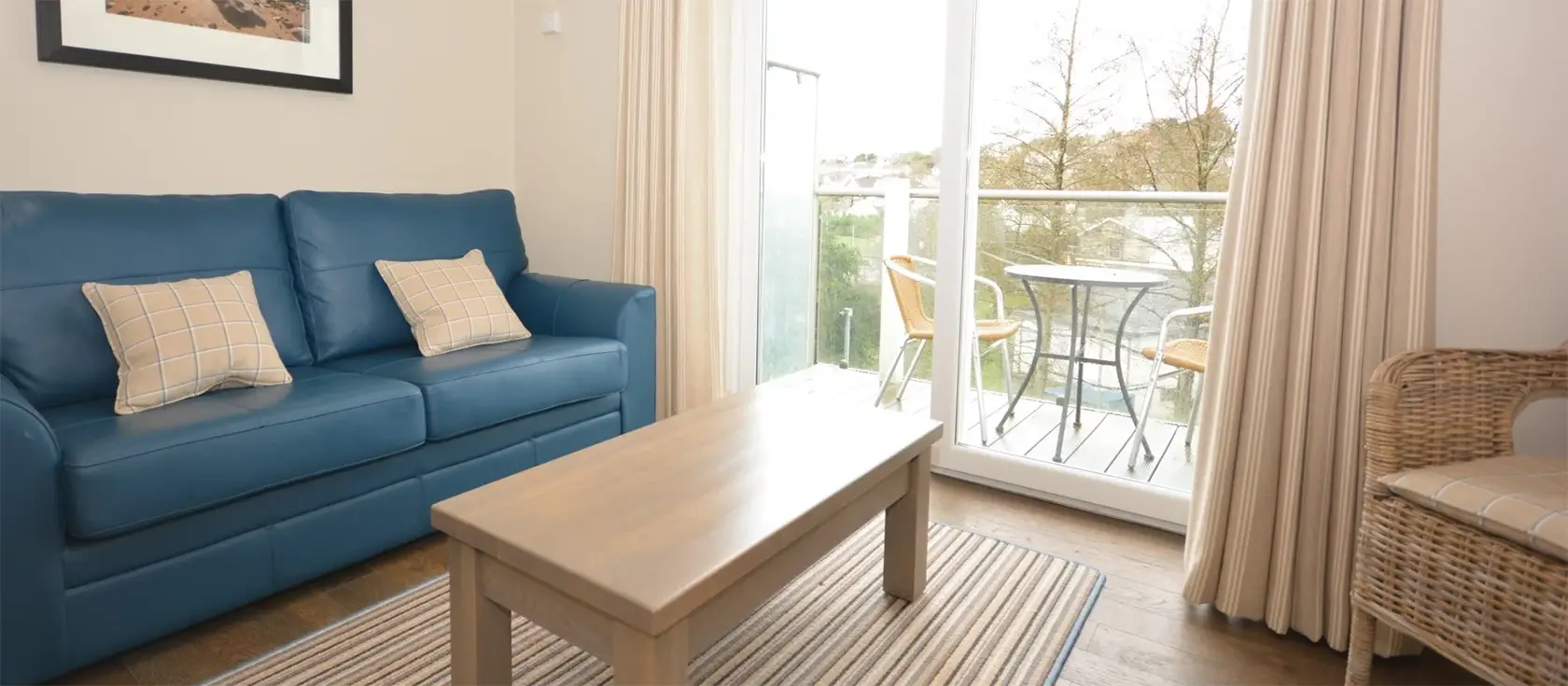 Petrel Apartment, Saundersfoot is a cosy retreat for couples, offering comfort and convenience with its plush living area and serene outdoor space. This seaside apartment is close to Saundersfoot's golden beaches and harbour, ideal for coastal walks.