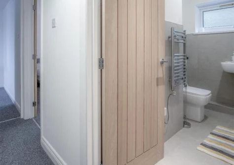 The bathroom at Pharmacy Court, Saundersfoot