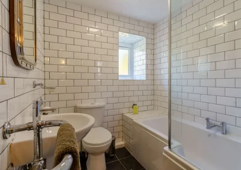 The bathroom at Pine Tree Cottage, Saundersfoot