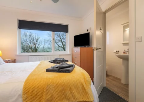 The first floor bedroom #1 & en-suite at Plas Gwyn, Saundersfoot