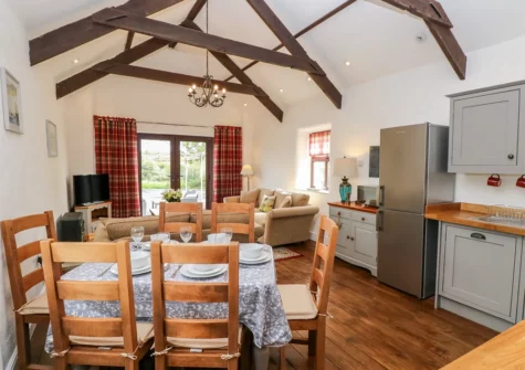 The kitchen & dining area at Potters Barn, Begelly