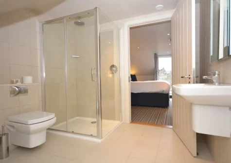 Bedroom #1 en-suite at Puffin Penthouse, Saundersfoot