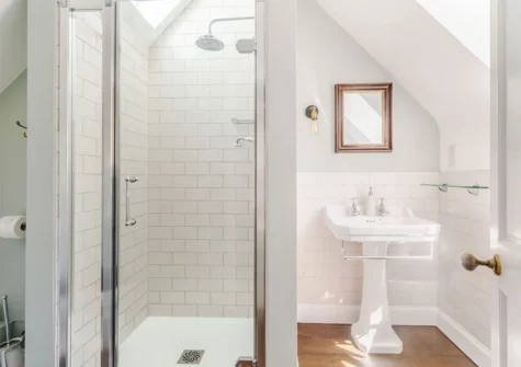 Bedroom #6 en-suite at Rhodewood Lodge, Saundersfoot