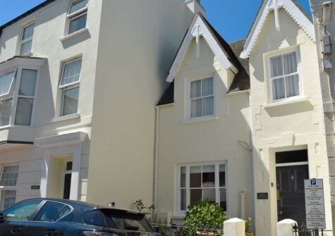 Rose Cottage, Tenby is an attractive Victorian property with modern living / dining room featuring slate floors and original fireplace. Three airy bedrooms sleep 6, plus 1½ bathrooms. All this just 50 yards from sandy beach and Tenby town attractions.