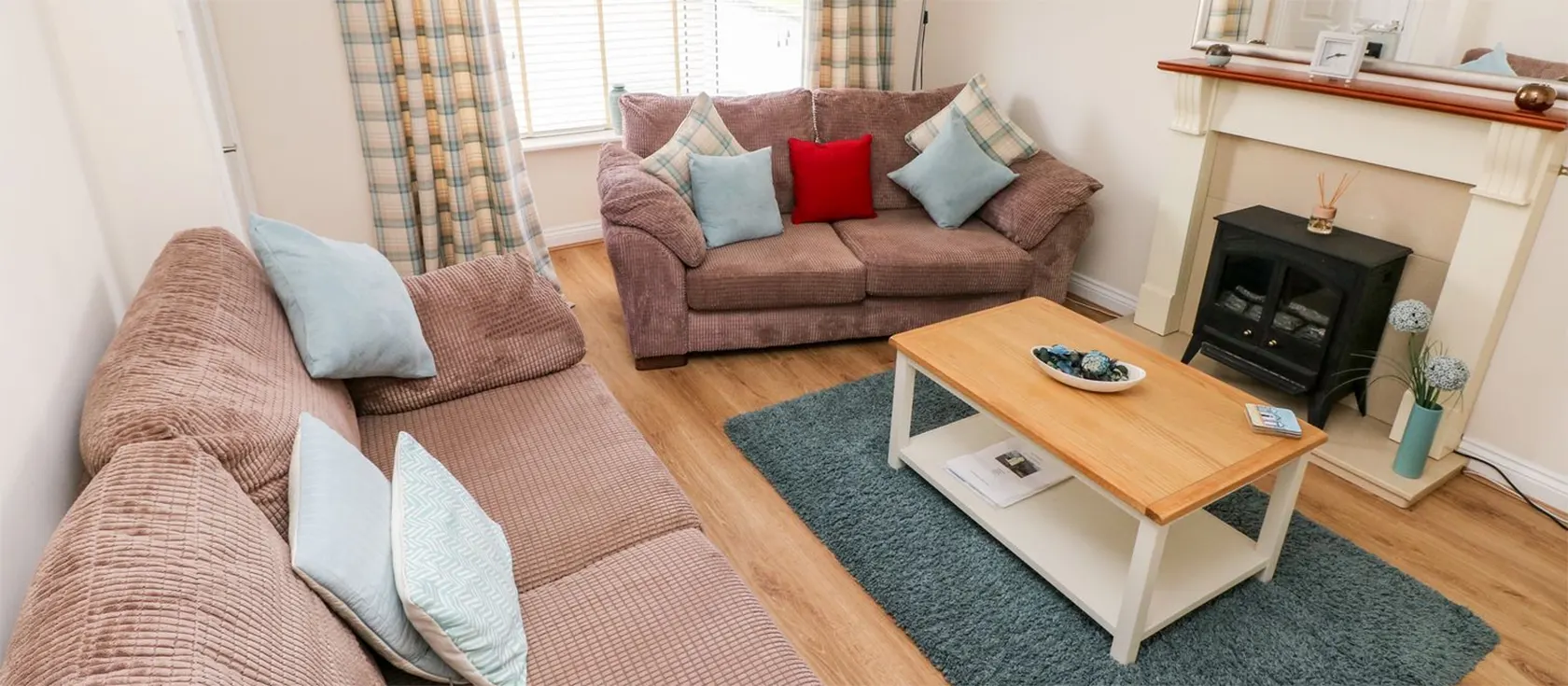 Sandyhill House, Saundersfoot is a welcoming family home in a quiet residential area. The peaceful cottage has an airy kitchen and dining room leading to an enclosed garden, comfortable bedrooms and a cosy lounge perfect for quiet nights in.