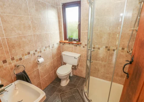 The shower room at Sarngwm, Bethesda