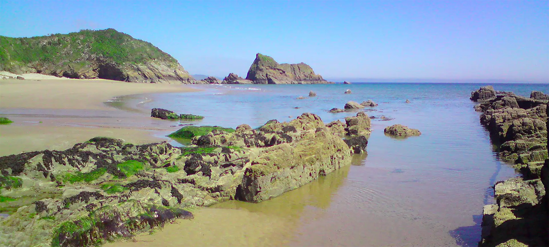 Monkstone Beach is a fine stretch of golden sand punctuated by the occasional rock. It's a fairly sheltered beach and swimming here is generally safe, although there are no lifeguards. You’ll also find plenty of rock pools. It's a bit of a walk from the nearest parking and is best accessed from the coast path.