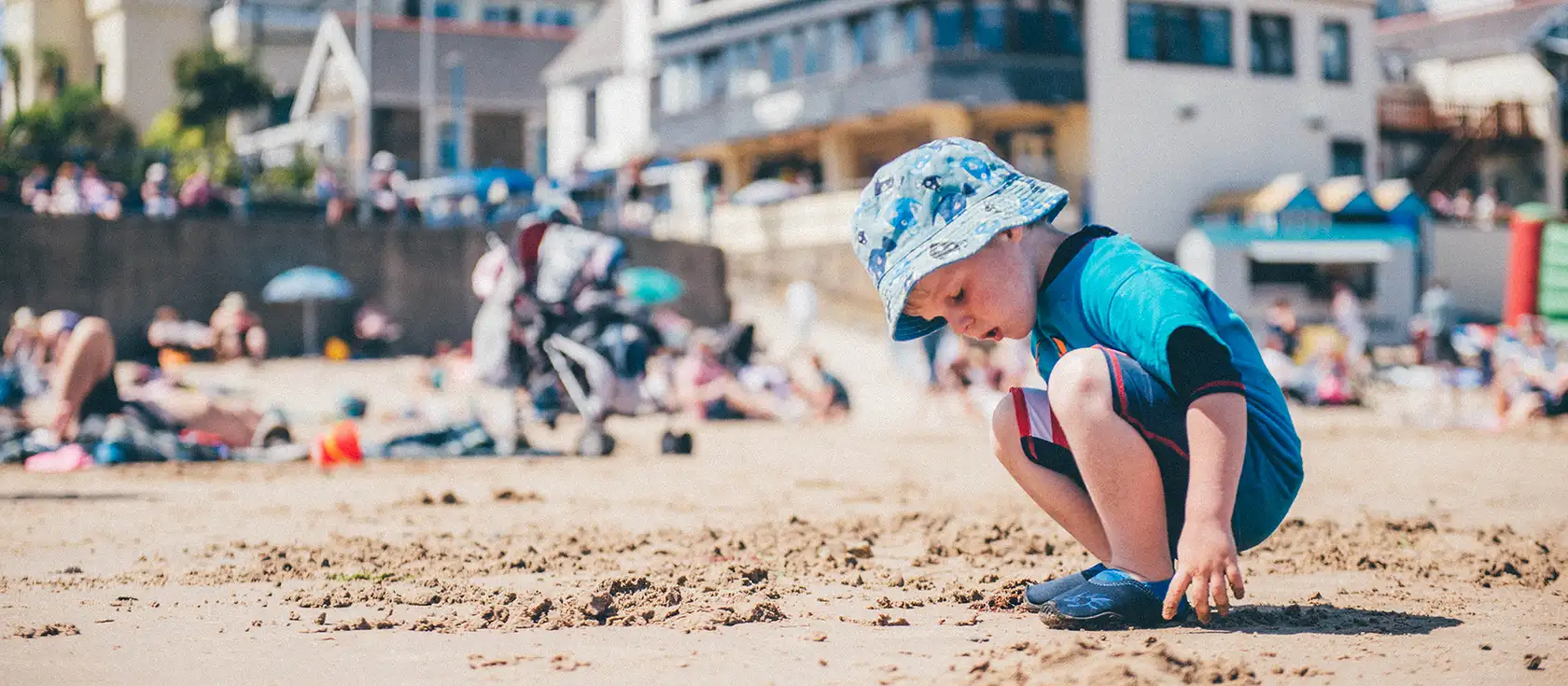 Saundersfoot is one of our favourite seaside towns in Wales. It's known for its picturesque harbour, charming town centre, quirky shops, excellent restaurants, beautiful beaches and abundant activities. But with so much to do and see it can be tricky to know where to start. This guide will help! It‘ll tell you everything you need to know about Saundersfoot.