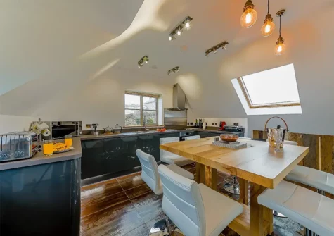 The kitchen & dining area at Seaesta Cottage, Broad Haven