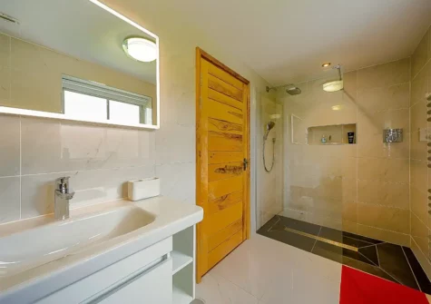 Bedroom #1 en-suite at Seaesta Cottage, Broad Haven