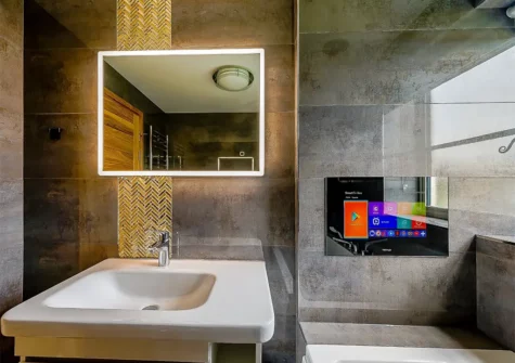 The bathroom at Seaesta Cottage, Broad Haven