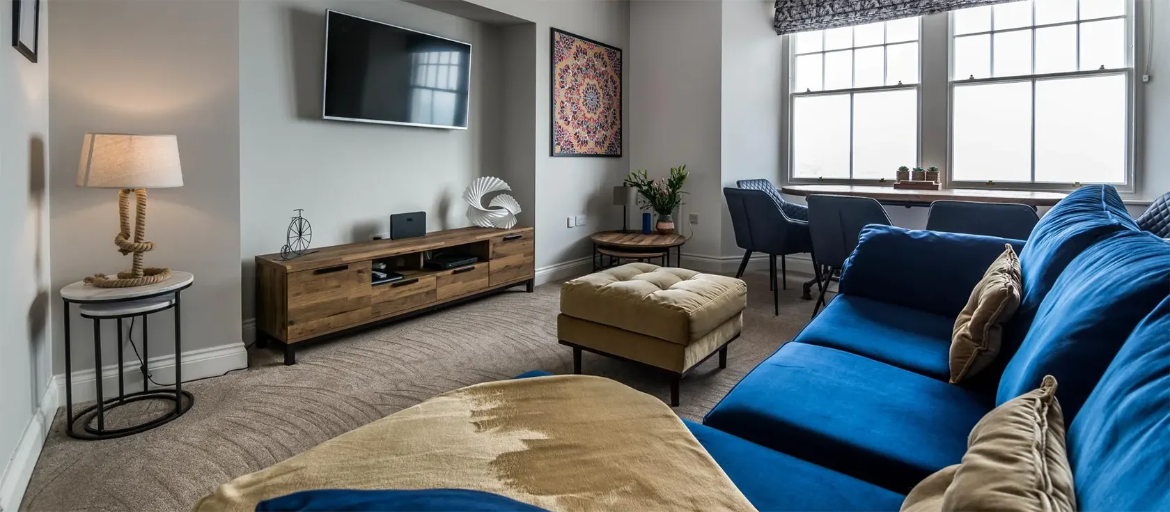 Seaside Reverie is a cosy, stylish, family-friendly apartment that can sleep up to 6 people in 2-bedrooms. It offers spectacular views of Tenby’s North Beach.