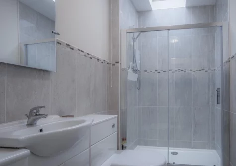 The bathroom at Shorelands, Manorbier