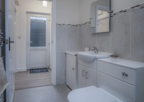 The bathroom at Shorelands, Manorbier