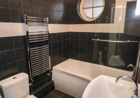 The bathroom at Smugglers Cottage, Saundersfoot