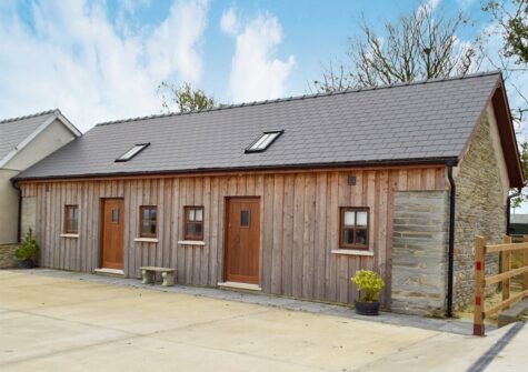 Snowdrop Cottage, Penfeidr Cottages, Glanrhyd is an immaculate one bedroom cottage on a farm with superb rural views. Beautifully furnished with modern kitchen & sun room for enjoying views in all seasons. Shared garden, parking, 15 mins from beaches.