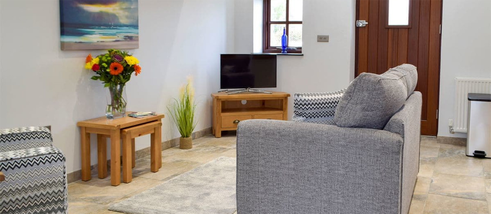 Snowdrop Cottage, Penfeidr Cottages, Glanrhyd is an immaculate one bedroom cottage on a farm with superb rural views. Beautifully furnished with modern kitchen & sun room for enjoying views in all seasons. Shared garden, parking, just 15 minutes from beaches.