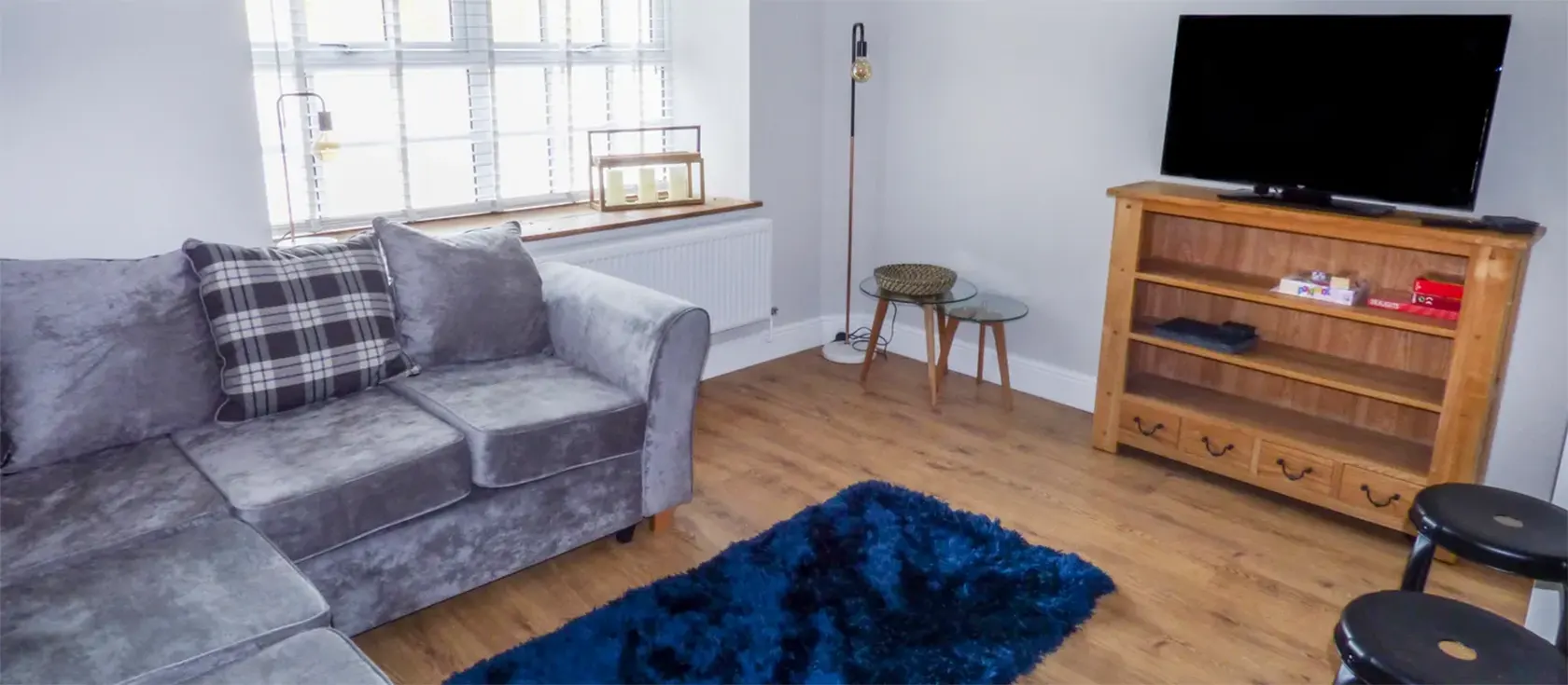 South Beach, The Hideaway, Tenby is a modern, comfortable, ground-floor apartment. Tucked away on a quiet street, this two-bedroom flat feels far away from the crowds but is an easy walk to the award-winning beaches and attraction-packed town centre.