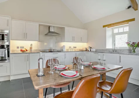 The kitchen & dining area at St Davids Bijou Retreat, Porthclais